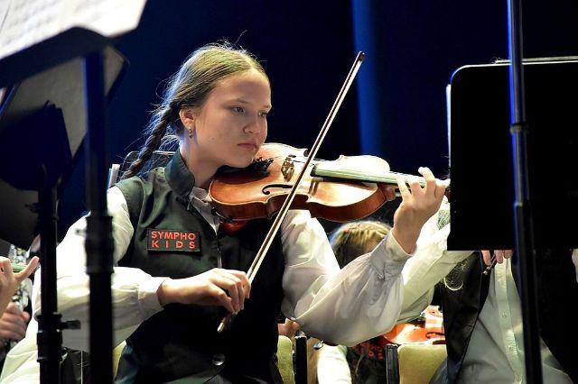 Соло з оркестром у Запоріжжі - юні переможці "Акордів Хортиці" зачарували публіку (фото)