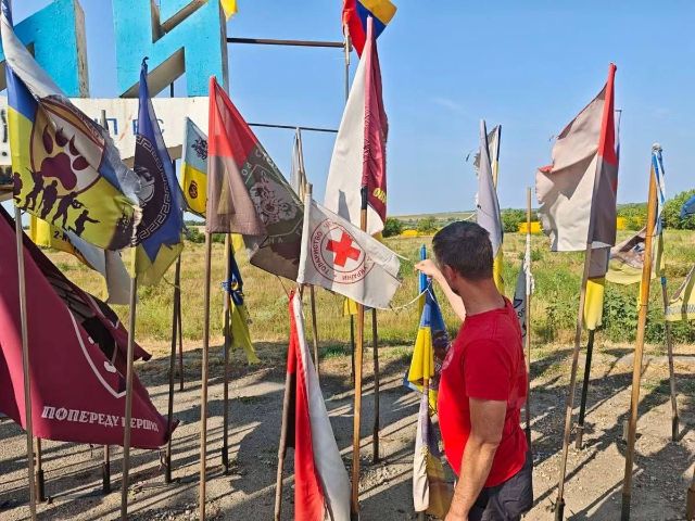 Туди, де найнебезпечніше - як працює запорізький волонтерський загін, що рятує під обстрілами (фото)