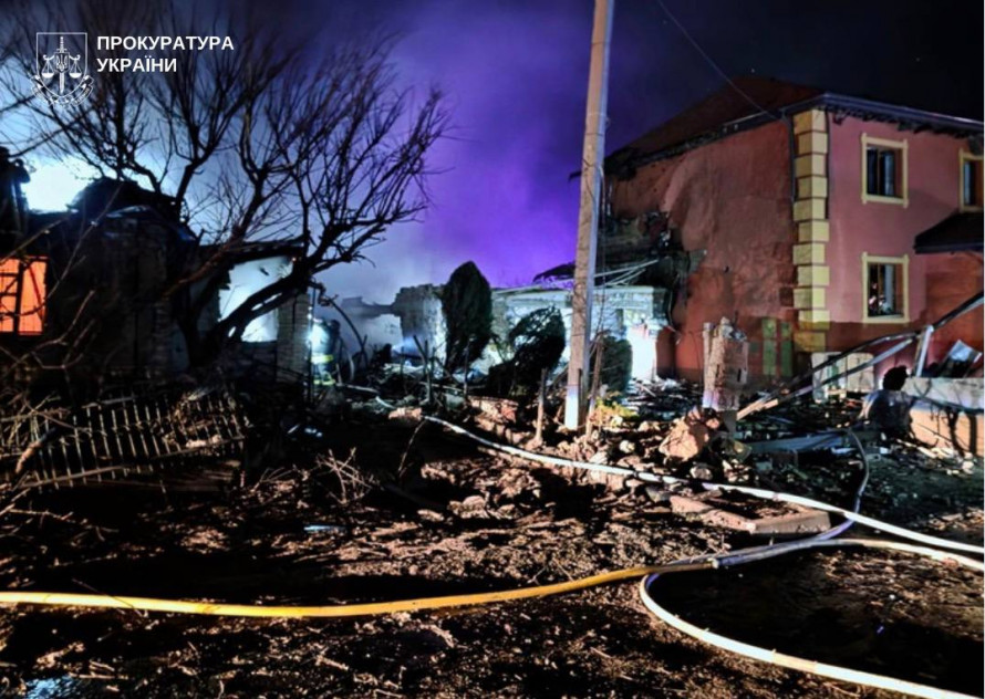 Вдарили дронами по житлових кварталах Запоріжжя — у Вознесенівському районі внаслідок атаки є постраждалі (фото, відео)