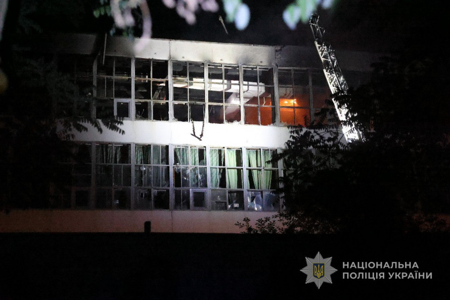 Окупанти атакували "шахедами" серед ночі - внаслідок ударів по Запорізькому району постраждала жінка (фото)