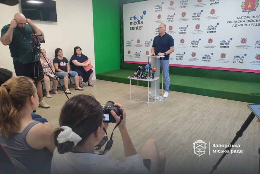 Нашестя сарани - в одному з районів Запоріжжя запровадили особливий режим