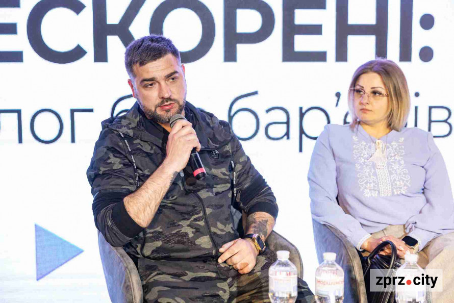 «Ми можемо тримати фронт, але не можемо тримати тил»: у Запоріжжі відбулася відкрита розмова ветеранів із громадою