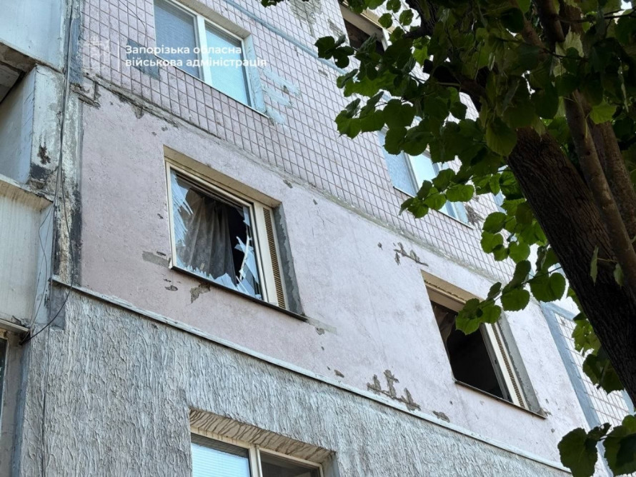 Ранкова атака на Запоріжжя: у кількох районах міста спалахнули пожежі, зруйновані будинки (фото)