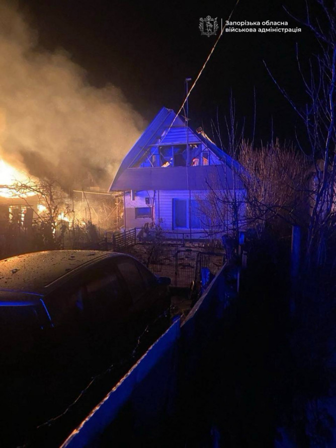 Росіяни вдарили по двох районах Запоріжжя: є постраждалі, пошкоджені десятки будинків (фото)