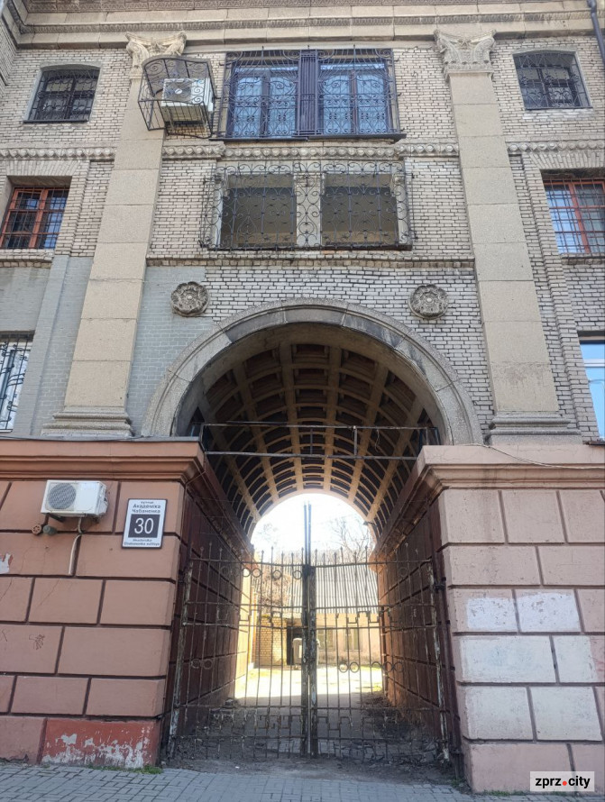 Атмосфера старого міста: які незвичайні будівлі можна побачити в історичному центрі Запоріжжя (фото)