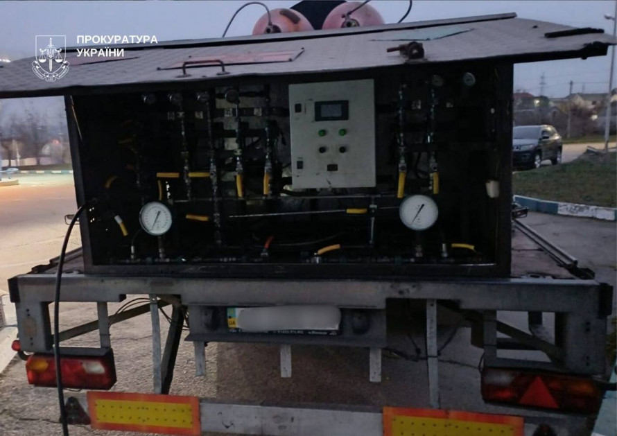 "Газові" злочинці - у Запоріжжі організована група непомітно відбирала газ із магістралі та продавала його на АЗС (фото, відео)