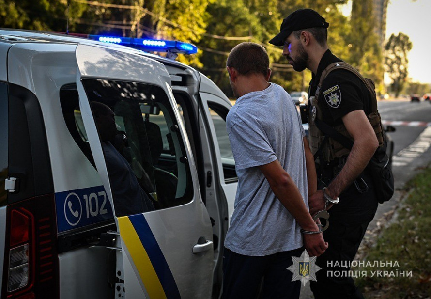 Був у СЗЧ та пограбував дівчину: у Запоріжжі затримали військового-нападника (фото)