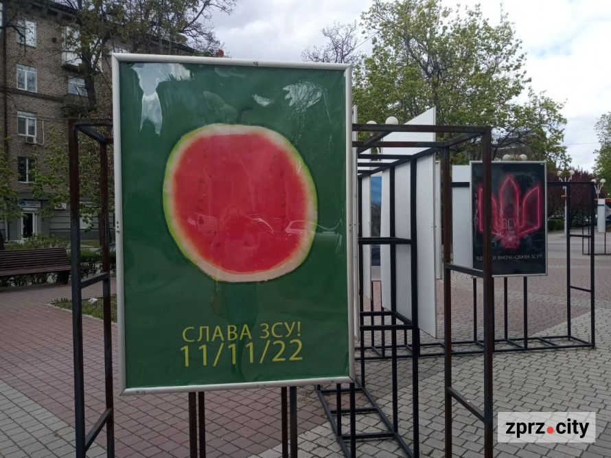 У Запоріжжі просто неба відкрили виставку харківського художника - фото