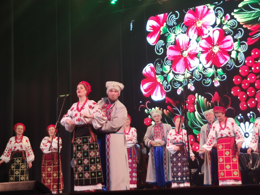 Овації, «браво» і квіти у запорізькій філармонії тріумфально закрили концертний сезон