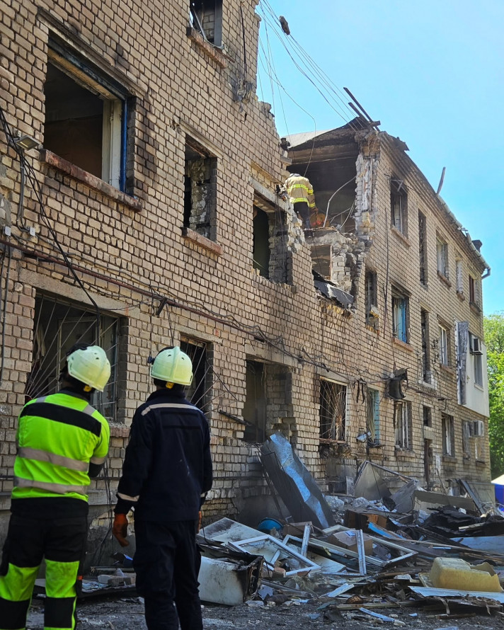 Будівлю не врятувати - у Запоріжжі знесуть гуртожиток, який в травні зруйнував російський дрон (фото)