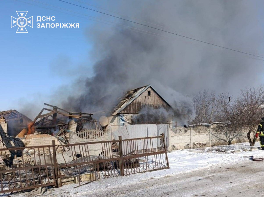 Атака дрона і пожежі: у Запорізькій області рятувальники відпрацювали напружену добу - подробиці (фото)