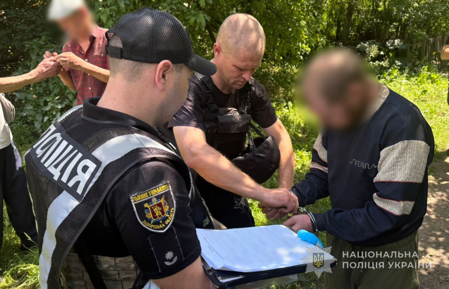 Міни, гранати та порох: на Запоріжжі викрили підпільного продавця зброї (фото)