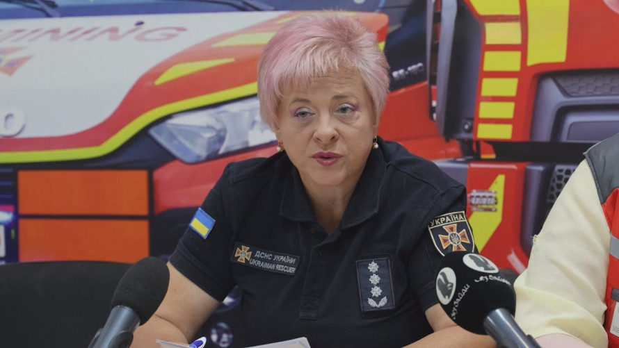 Авіабомба пішла під землю на 10 метрів - у Запоріжжі рятувальники три дні проводили розмінування (фото, відео)