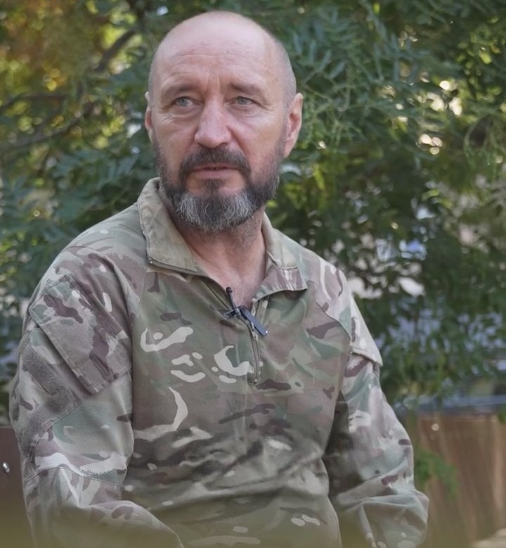 Зі зламаними кінцівками витяг з палаючого авто: на Запоріжжі військовий врятував побратима після удару дрона (відео)