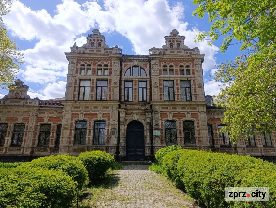 Від найстарішої школи до справжнього замку: які незвичайні менонітські будівлі можна побачити в Запоріжжі (фото)