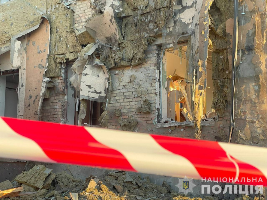 З палаючої автівки врятував колега: запорізький лікар після тяжкого поранення повернувся до роботи (фото)