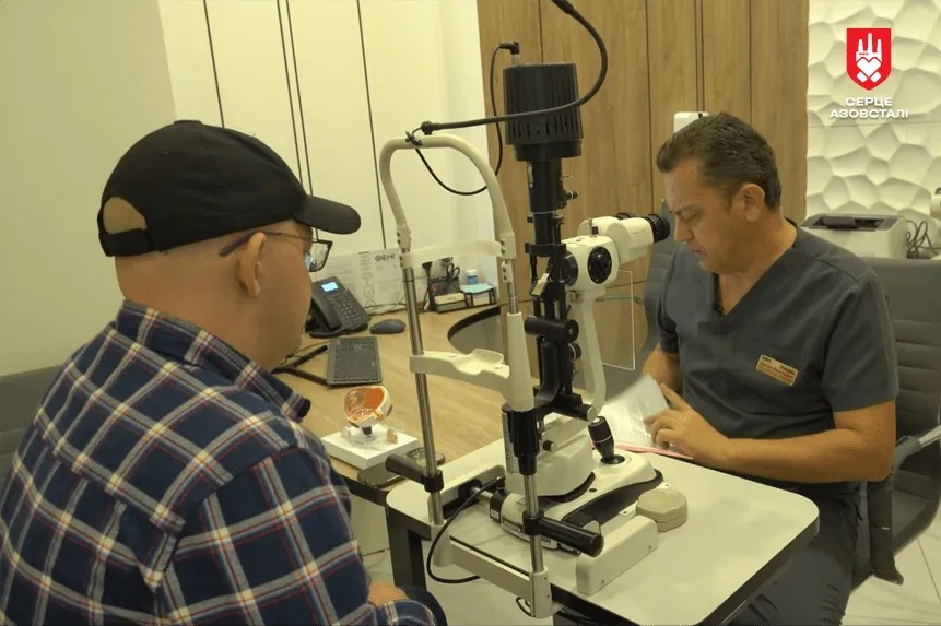 Став на ноги та відновив зір: захисник Маріуполя Сергій Мосінзовий отримав комплексне відновлення за програмою «Здоров’я» від «Серця Азовсталі»