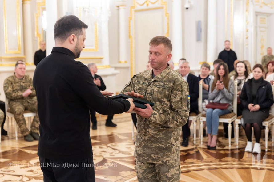 Дев'ять місяців без ротації: захисник запорізького краю отримав державну нагороду від Президента (фото)