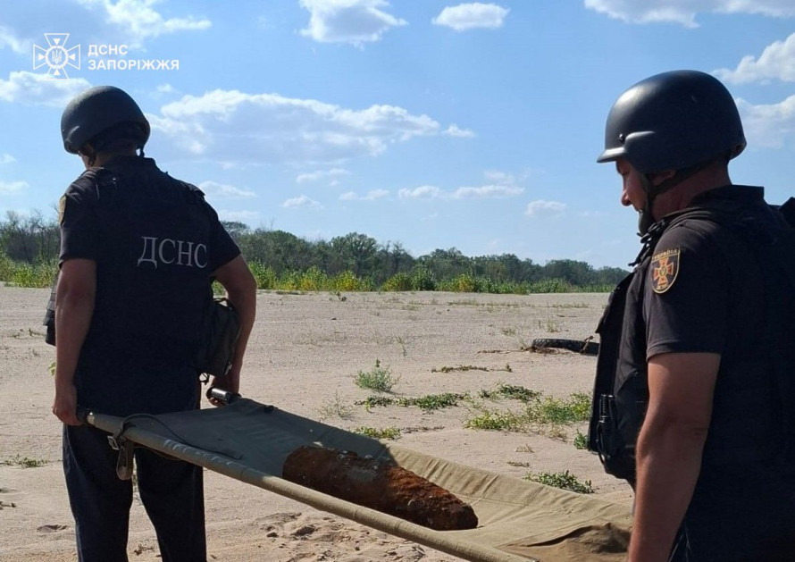 Небезпека на узбережжі - у Запоріжжі на новоутворених островах виявили п'ять снарядів (фото)