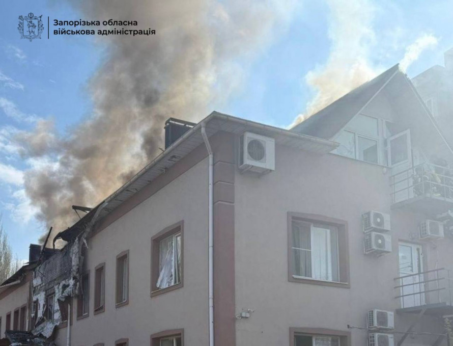 Росіяни зранку атакували Запоріжжя - в області поранили жінку та поліцейських (фото, відео)