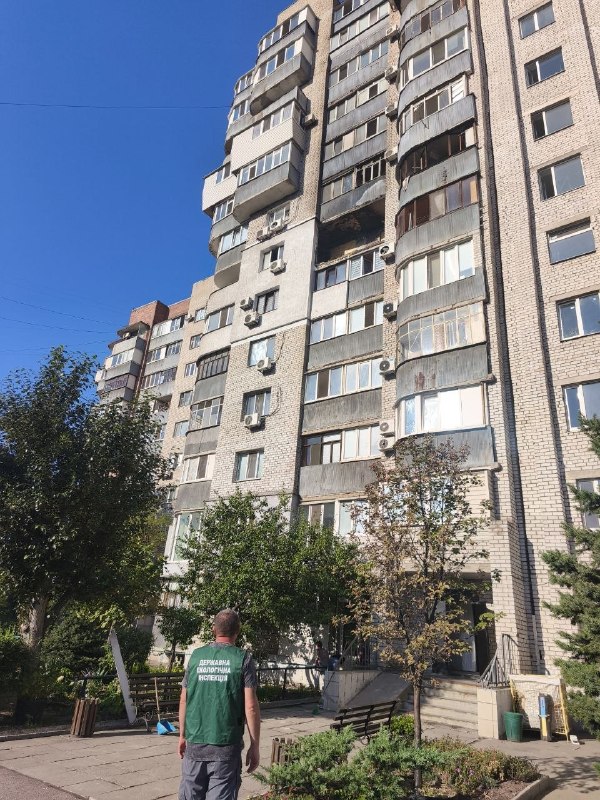 Нічна атака на Запоріжжя: у багатоповерхівці горіли квартири, є поранена (фото)
