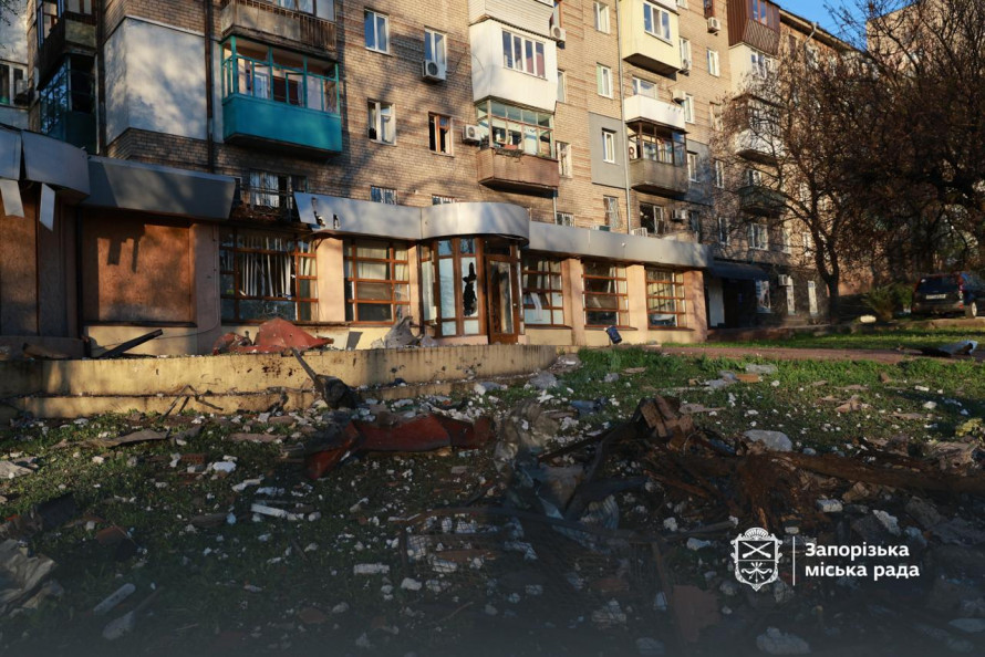Наслідки ранкового обстрілу Запоріжжя: пошкодження, пожежі та розповіді очевидців (фото)