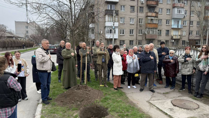 Живий символ пам'яті: в Запоріжжі висадили іменні липи для «азовців» (фото, відео)