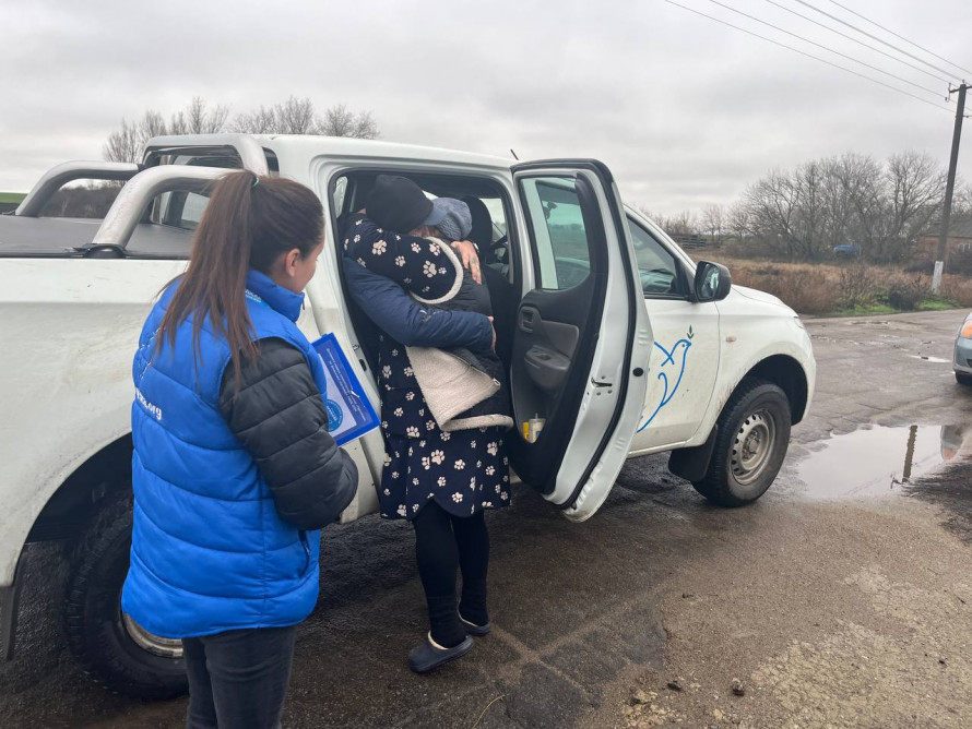 Нове життя у Запоріжжі - гуманітарна місія евакуювала чоловіка з інвалідністю з Любицького (фото)