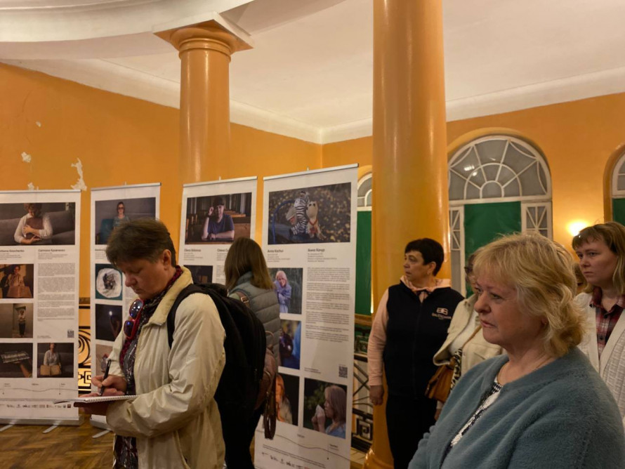 У Запоріжжі показали історії жінок-переселенок за допомогою їхніх улюблених речей