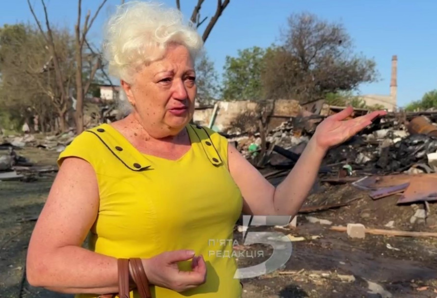 «Це ще від мого тата»: у Запоріжжі російський удар пошкодив гараж із раритетним «Запорожцем» (відео)
