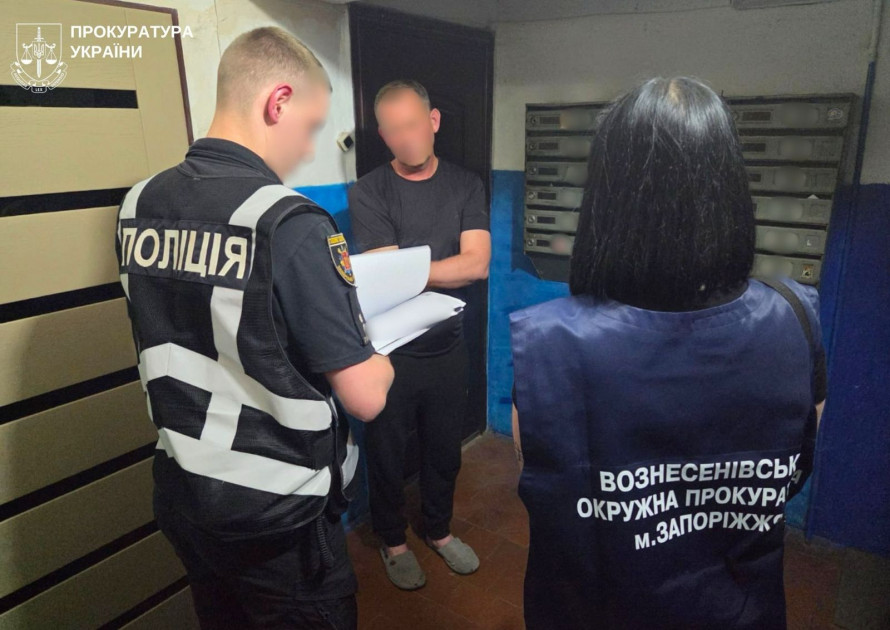 Таблички для укриттів удвічі дорожче: експосадовець Запорізької міськради отримав підозру (фото)