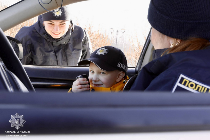 Маленька мрія великого серця: семирічних хлопчик із Запоріжжя став почесним «поліцейським» на свій день народження (фото)