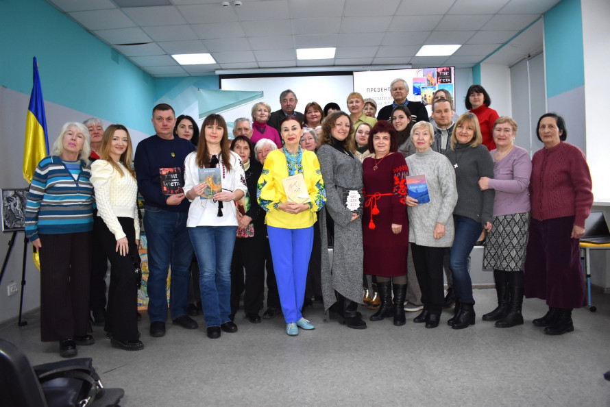 У Запоріжжі презентували вісім книг місцевих письменників - фото