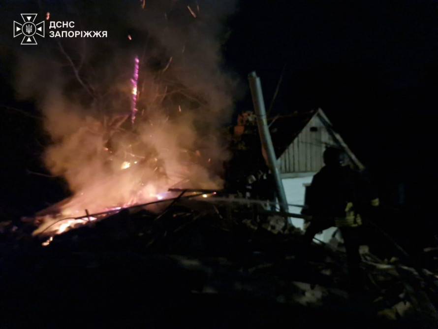 Сім пожеж за добу: у Запоріжжі горіли офіс та СТО, є постраждалі (фото)