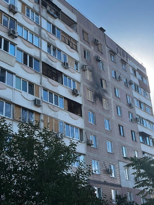 Багатоповерхівка, пожежна частина, склади, авто: внаслідок російських атак на Запоріжжі є загиблі та поранені (фото, відео)
