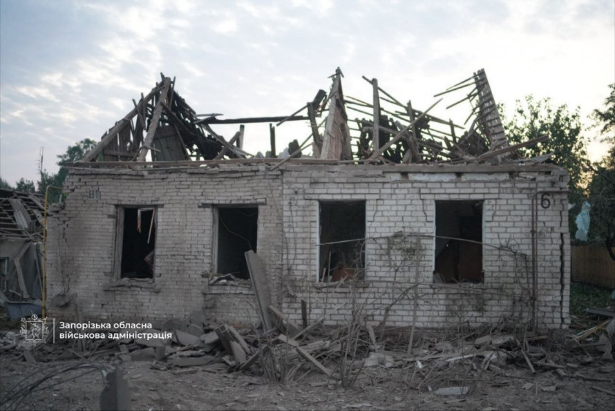 Російська атака пошкодила кілька високовольтних ліній: у Запоріжжі відновили світло після обстрілів