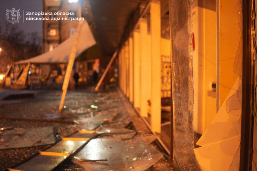 Годину тушили пожежу до приїзду рятувальників - як мешканці Запоріжжя пережили ніч масованого удару