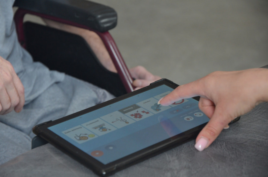 "Кожен хоче мати голос": як технології змінюють реабілітацію військових з порушеннями мовлення