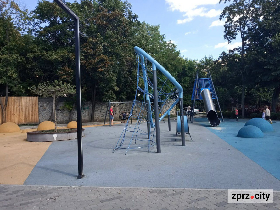 Кольорове літо серед фантастичних звірів: як зараз виглядає "Чарівний сад" у Запоріжжі (фото)