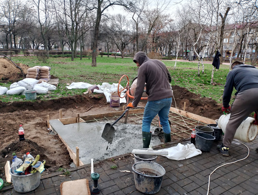 Туалет замість мистецтва - у Запорожжі перейменували площу Маяковського на майдан Митців і зробили те, що обурило художників