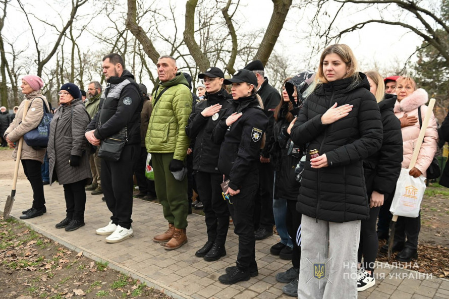 Коріння пам’яті - у Запоріжжі висадили дерева на честь полеглих Захисників (фото)