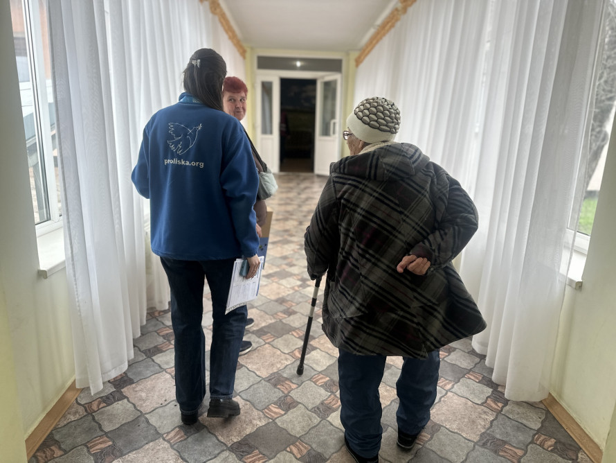 "Єдине вікно" надії: як у Запоріжжі підтримують людей після евакуації