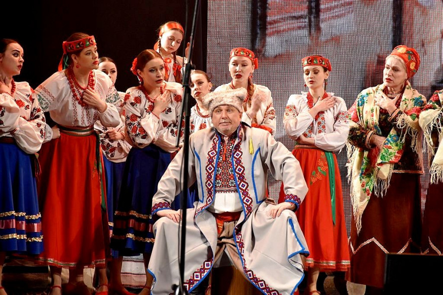 У запорізькій філармонії показали яскраву прем'єру мюзиклу з українським колоритом - фото