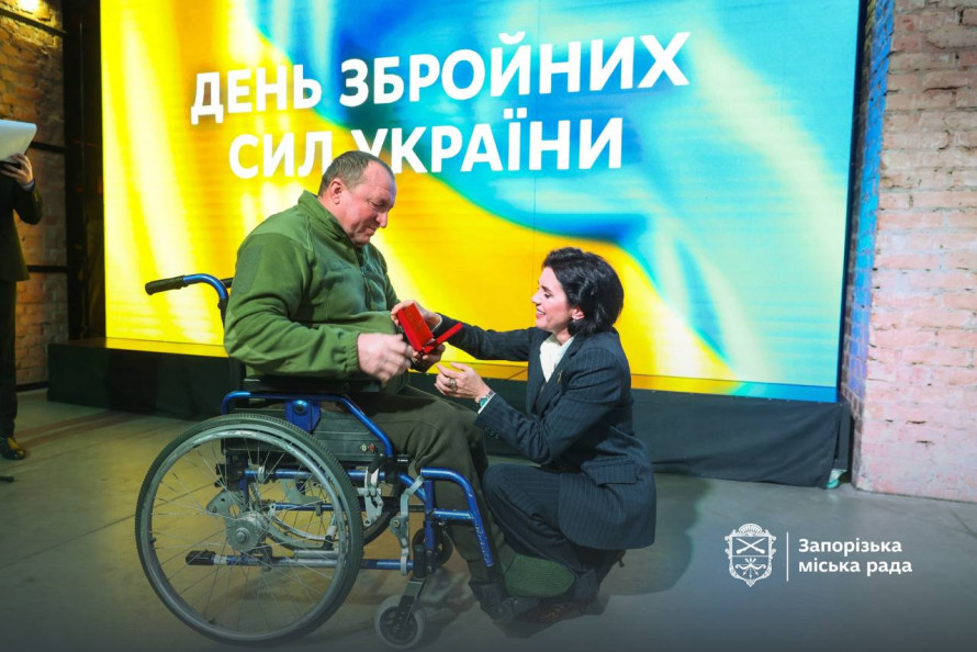 Нагороди, відданість і пам’ять про полеглих Героїв - в Запоріжжі відзначили День ЗСУ (фото)