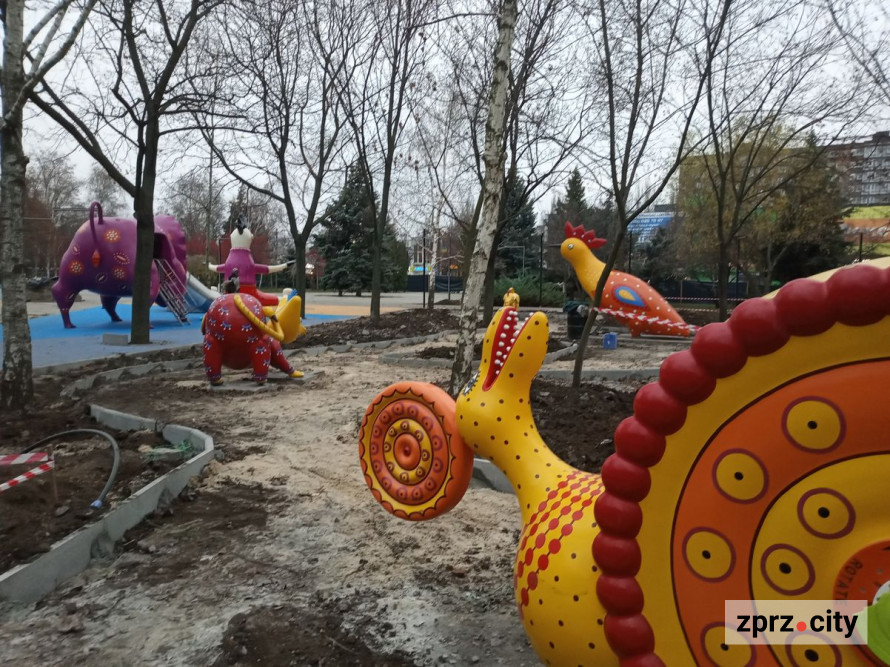 В одному із запорізьких скверів відкриють майданчик з фігурами фантастичних звірів - фоторепортаж