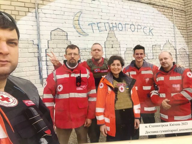 Туди, де найнебезпечніше - як працює запорізький волонтерський загін, що рятує під обстрілами (фото)
