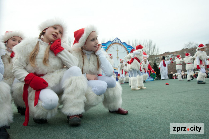 Казка мирних часів – як у Запоріжжі протягом 20 років змінювалася новорічна ялинка (фото)