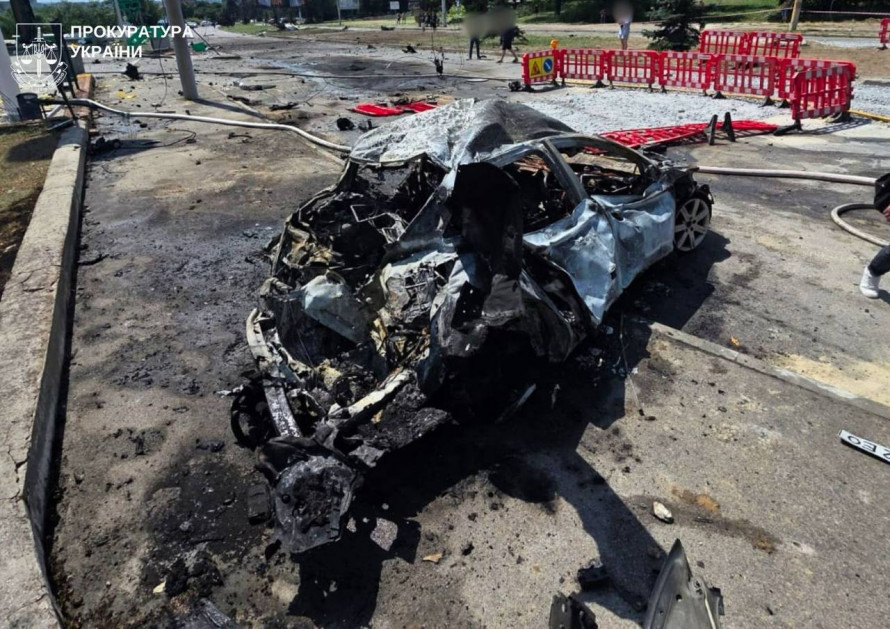 Людина згоріла у авто: армія рф вдарила керованими бомбами по Запоріжжю - що відомо (фото, відео)