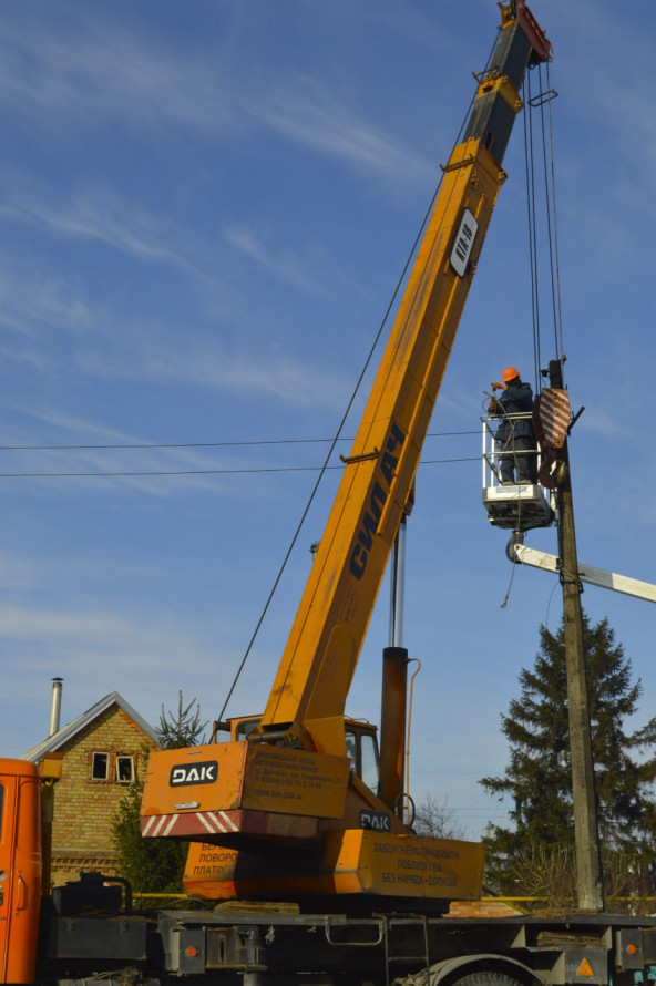 Енергетики повернули світло понад 22 тисячам родин у Запорізькій області після обстрілів