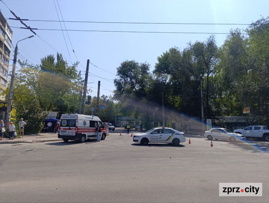 Троє загиблих і десятки поранених - у Запоріжжі триває ліквідація наслідків ранкових прильотів (фото, відео)